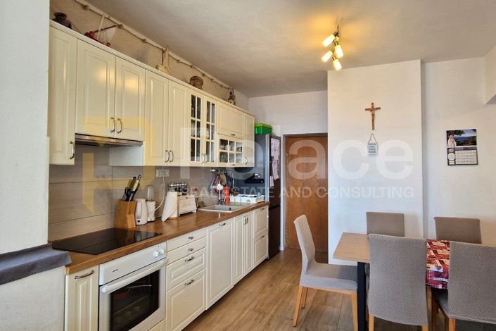 Image No.4-Appartement de 4 chambres à vendre à Okrug Gornji
