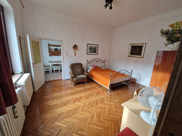 Image No.13-8 Bed Apartment for sale