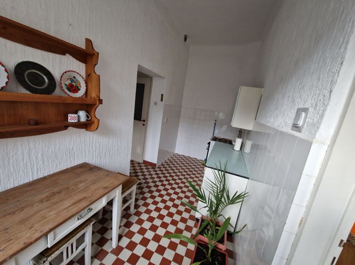 Image No.14-8 Bed Apartment for sale