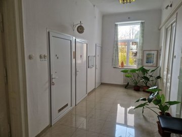 kuca-s-tri-stana-u-strogom-centru-osijeka-681-m2_2