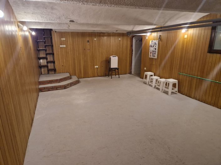 Image No.20-8 Bed Apartment for sale