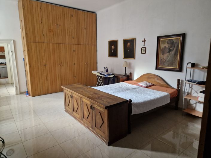 Image No.7-8 Bed Apartment for sale