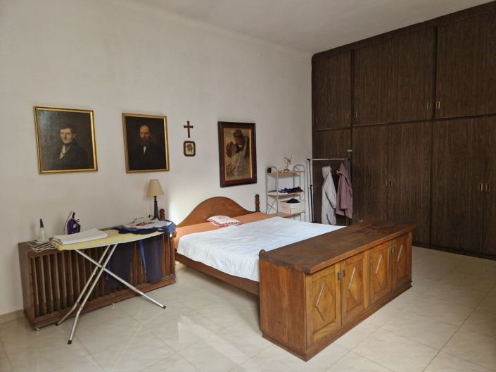 Image No.8-8 Bed Apartment for sale