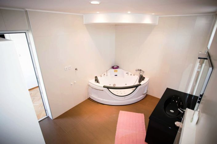 Image No.2-4 Bed House for sale