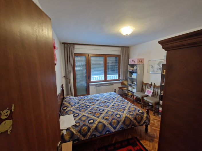 Image No.14-6 Bed House for sale