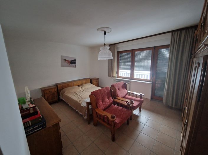 Image No.15-6 Bed House for sale