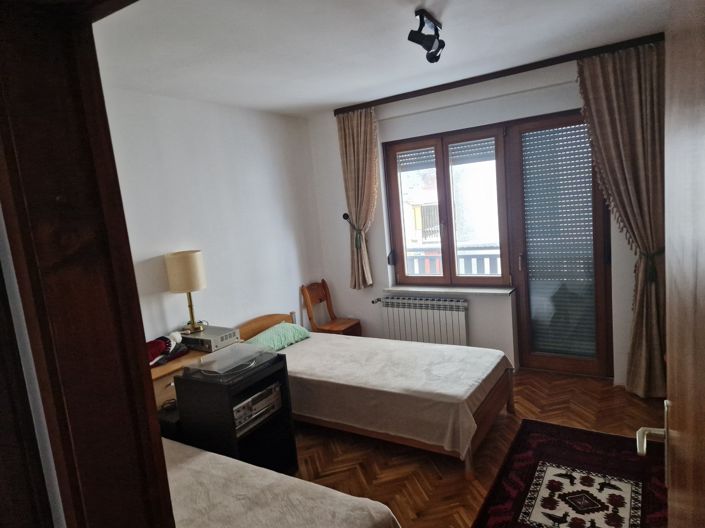Image No.16-6 Bed House for sale