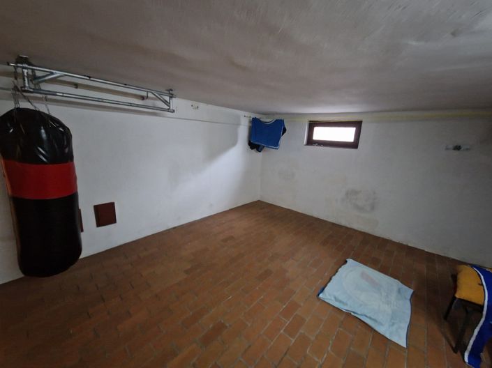 Image No.5-6 Bed House for sale