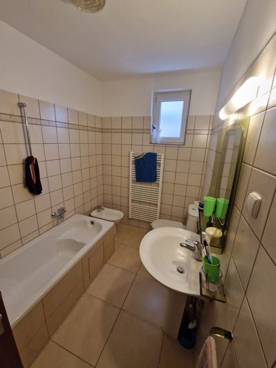 Image No.7-6 Bed House for sale