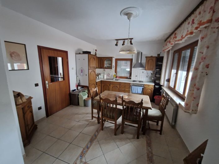 Image No.9-6 Bed House for sale