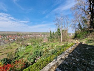 bajkovita-kucica-s-predivnim-pogledom-u-zelenoj-oazi-aljmas_3