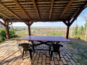 bajkovita-kucica-s-predivnim-pogledom-u-zelenoj-oazi-aljmas_7