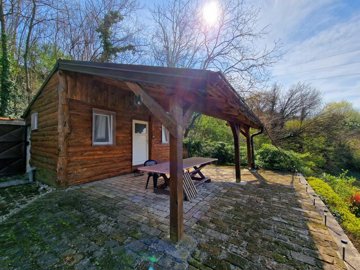 bajkovita-kucica-s-predivnim-pogledom-u-zelenoj-oazi-aljmas_8