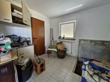 kuca-s-vocnjakom-pogodna-za-seosko-poljoprivredno-imanje_7