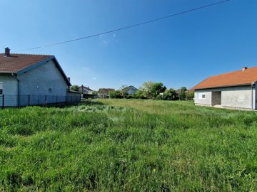gradjevinsko-zemljiste-mece-720-m2_1
