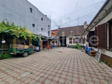 kuca-s-dva-dvorisna-stana-strogi-centar-467-m2_12