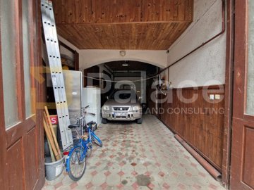 kuca-s-dva-dvorisna-stana-strogi-centar-467-m2_6