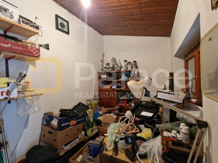 Image No.8-6 Bed House for sale