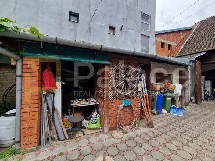 Image No.9-6 Bed House for sale