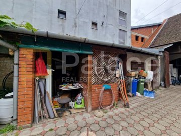 kuca-s-dva-dvorisna-stana-strogi-centar-467-m2_9