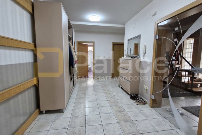 Image No.16-5 Bed House for sale