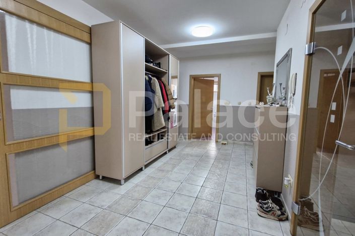 Image No.17-5 Bed House for sale