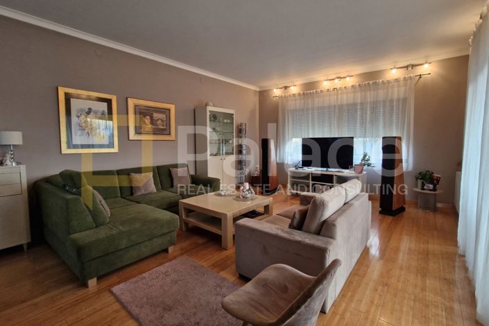 Image No.2-5 Bed House for sale