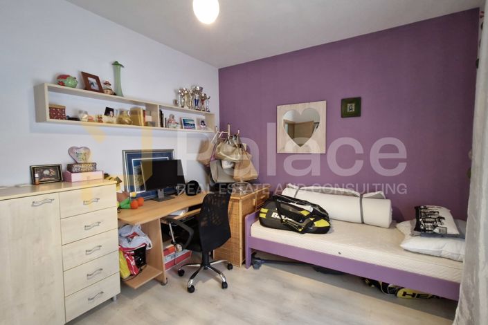 Image No.20-5 Bed House for sale
