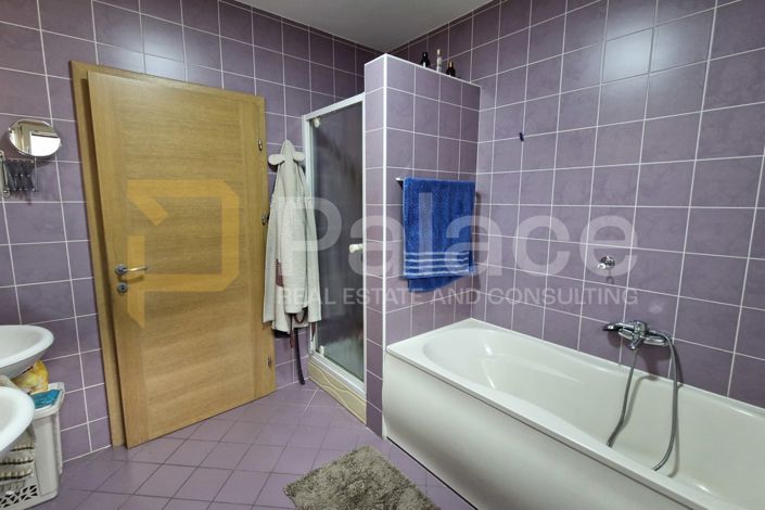 Image No.24-5 Bed House for sale