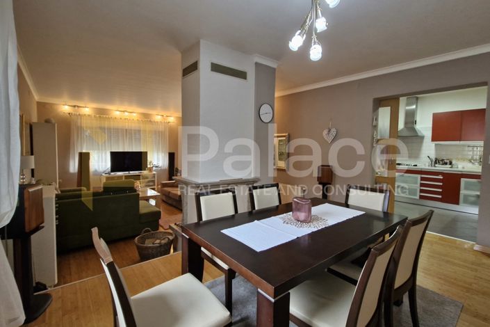 Image No.7-5 Bed House for sale