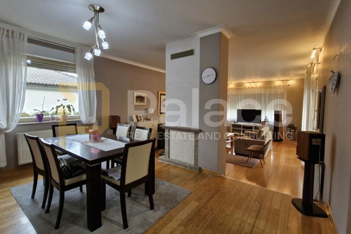 Image No.8-5 Bed House for sale