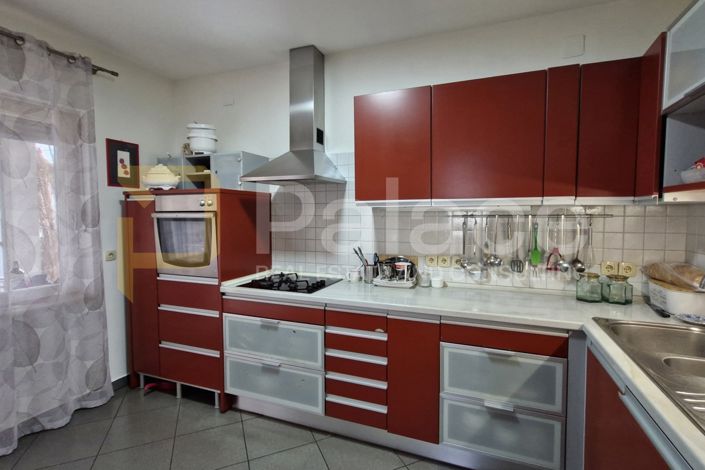 Image No.9-5 Bed House for sale