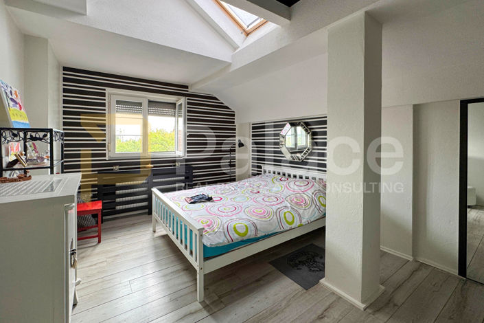Image No.18-8 Bed House for sale