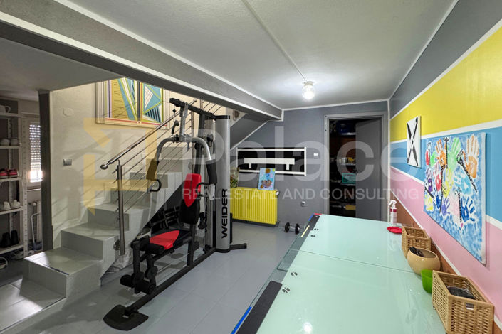Image No.20-8 Bed House for sale