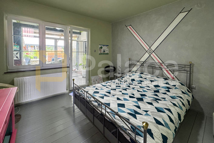 Image No.5-8 Bed House for sale