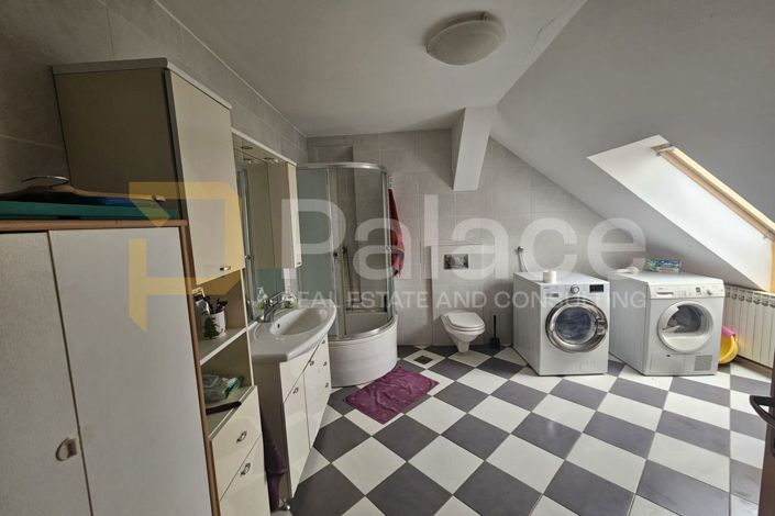 Image No.9-7 Bed Townhouse for sale