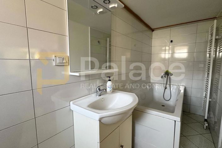 Image No.19-7 Bed House for sale