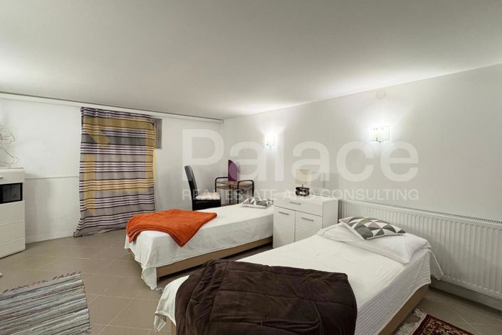 Image No.20-7 Bed House for sale