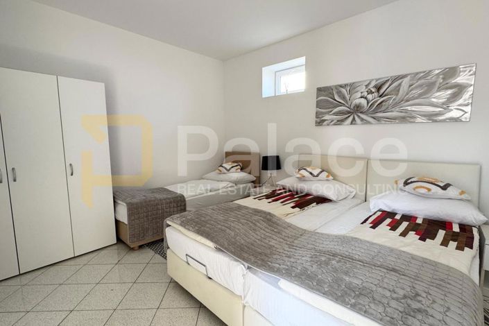 Image No.21-7 Bed House for sale