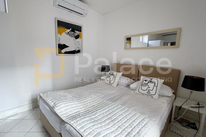 Image No.24-7 Bed House for sale