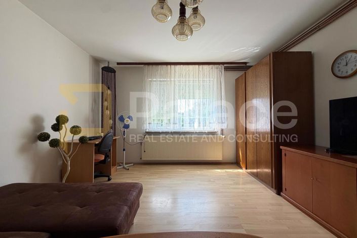 Image No.16-4 Bed House for sale