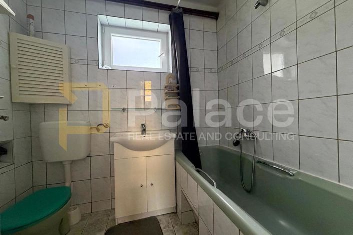 Image No.18-4 Bed House for sale