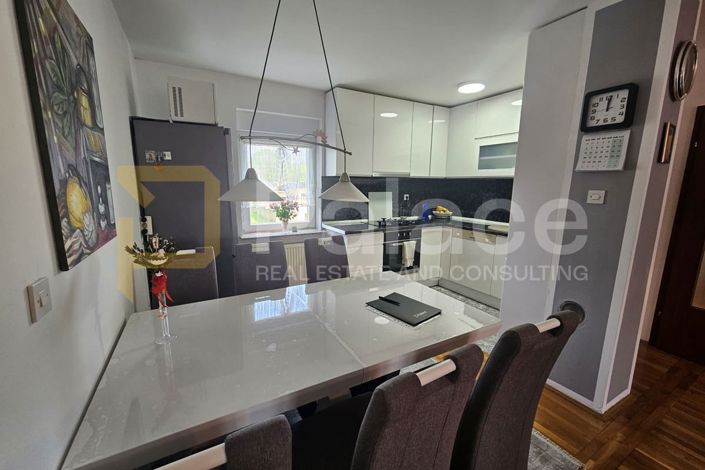 Image No.3-4 Bed House for sale