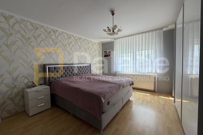 Image No.6-4 Bed House for sale