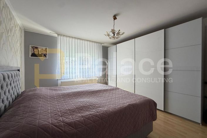 Image No.7-4 Bed House for sale
