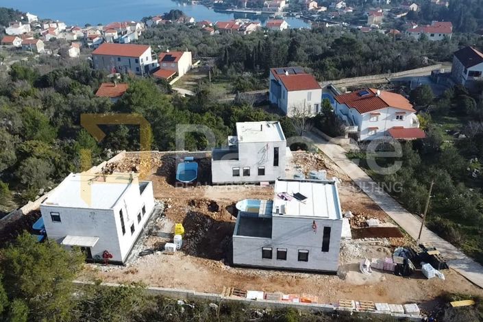 Image No.13-3 Bed House for sale