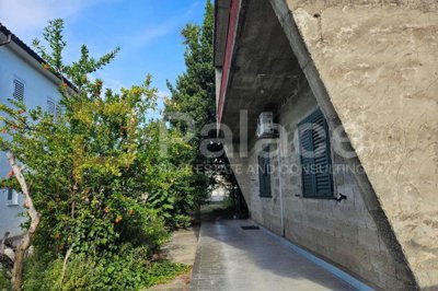 kastela-dvoetazna-kuca-za-renovaciju-blizina-mora_3