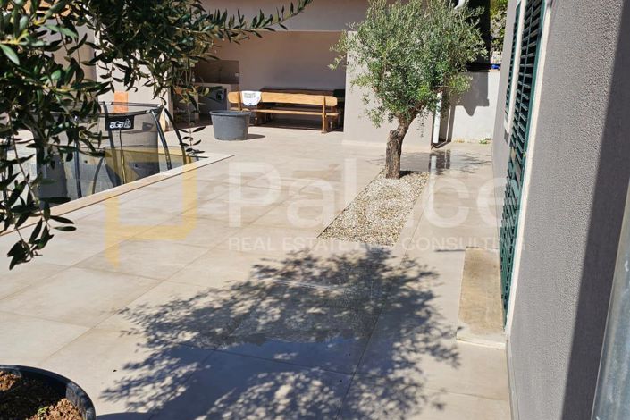 Image No.19-4 Bed House for sale