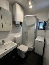 renovirana-kuca-samo-40m-od-mora-krvavica_12