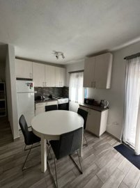 renovirana-kuca-samo-40m-od-mora-krvavica_5